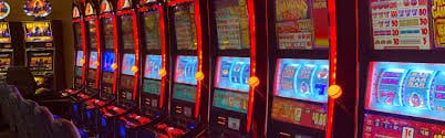 Filipino player enjoying live casino on smartphone with stable mobile connection